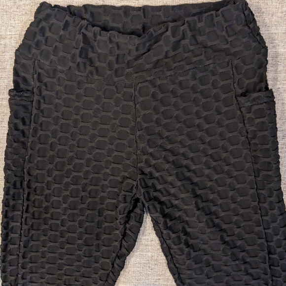 Croco Skin Leggings with Pockets - Picture 5 of 5